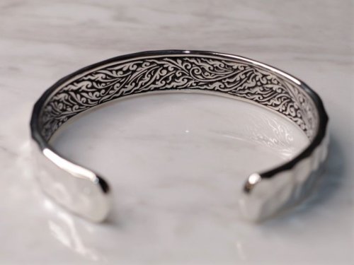 他の写真1: ソカロ　HAMMERED TEXTURE BANGLE（LEAF）　鎚目バングル リーフ　ZBAS-0022　ZOCALO　バングル