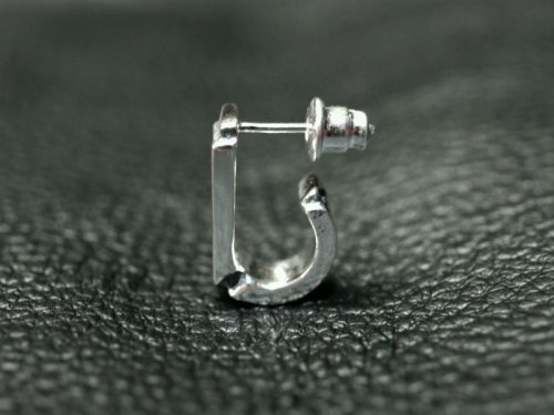 他の写真1: CLOVER925　グッドラック・Jフフープ ピアス　Good Luck J hoop Ear stud　CLE-02/SV　メンズ　レディース