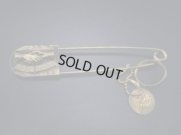 画像1: シリーエッセンス silly essence シェイクハンド特大安全ピン キーチェーン shake hands pin69 brass 真鍮 キーチェーン キーホルダー メンズ レディース