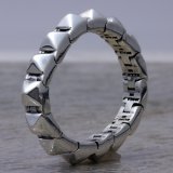 ソカロのタイニー・ピラミッド・スタッズ・ブレス・シャイニーの通販