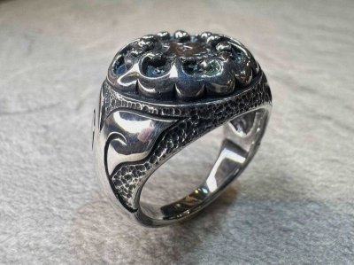 画像2: 諸平勘 骸骨柄指輪 古美仕上げ 19号 クロップドヘッズ シルバーリング