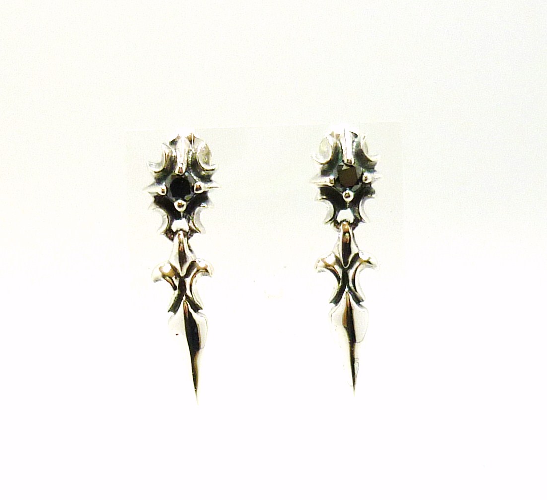 『シルバーペンダント・ピアス』各種入荷しました！