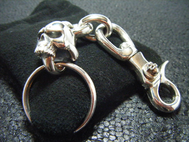 SKULL HANGSS KYECHAIN